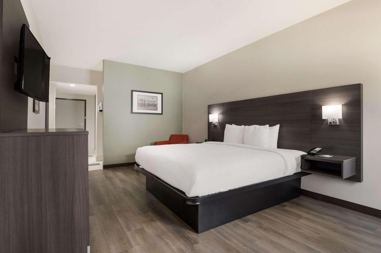 Quality Suites I-44 Талса Екстер'єр фото