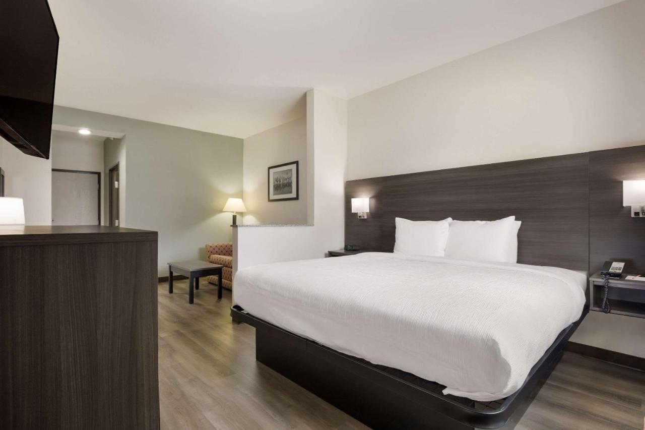 Quality Suites I-44 Талса Екстер'єр фото