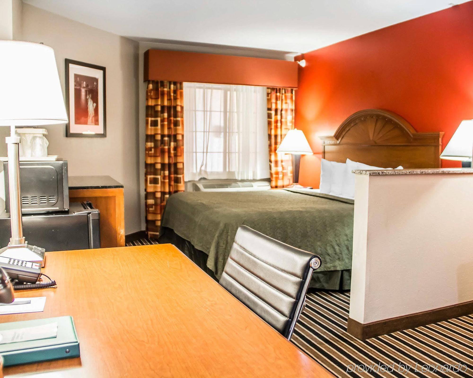 Quality Suites I-44 Талса Екстер'єр фото
